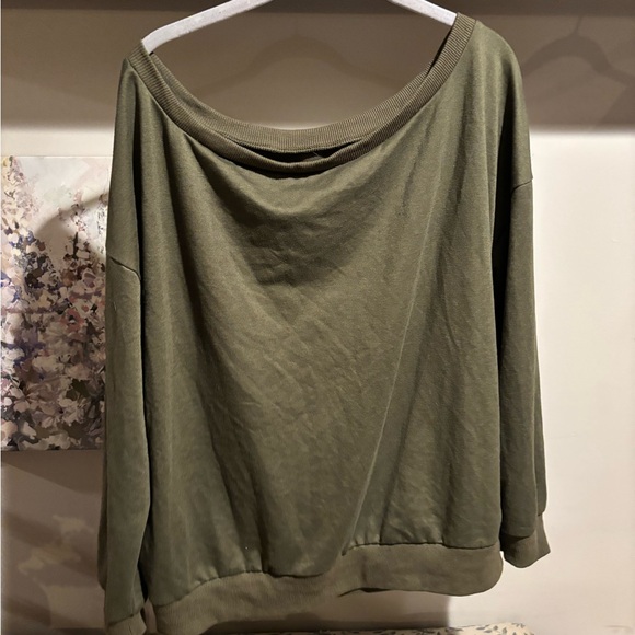 Off Shoulder Love Graphic Sweatshirt - Picture 2 of 3